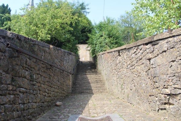 Ruelle menant à l'église